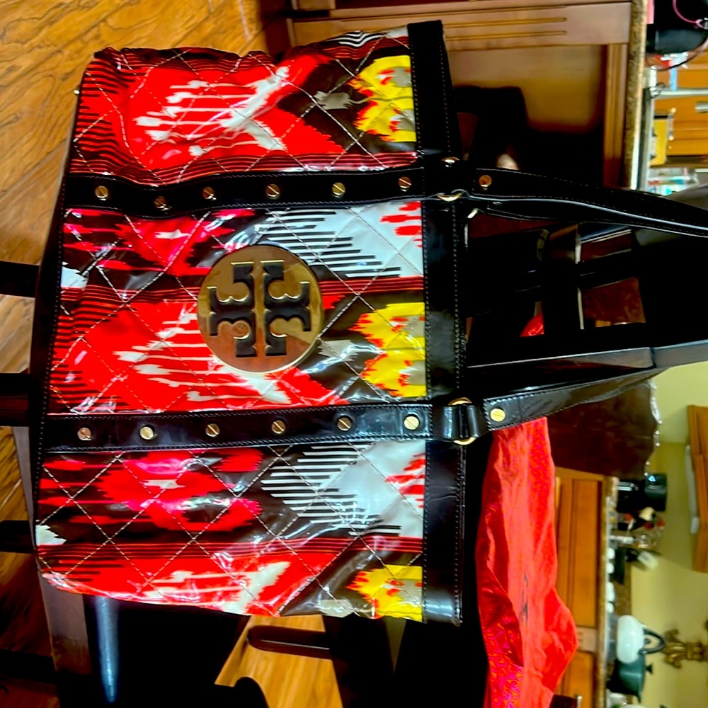 Fabulous patent Tori Burch tote with dust cover